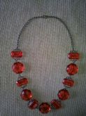 colar vermelho