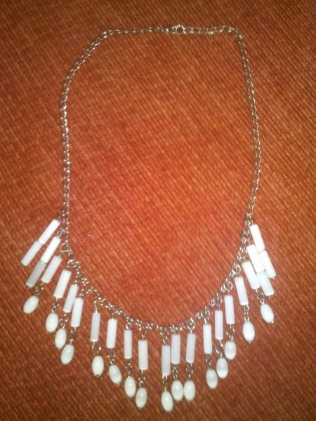 colar branco